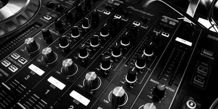2100x1396 DJ Audio Mixing Panel HD Wallpaper | Background Image | 2100x1396