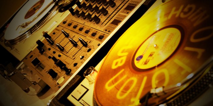 2560x1600 Entertainment Dj Mixer Music Primary Category 1539927 Wallpaper