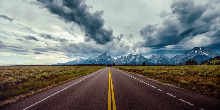 3840x2160 Download 3840x2160 Long Road, Mountains, Dark Clouds, Scenic