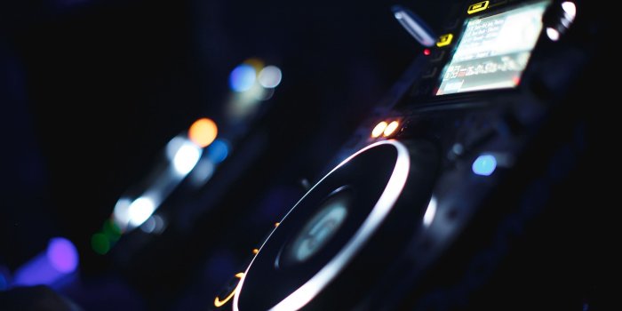 2500x1667 Black DJ mixer, mixing consoles, turntables HD wallpaper | Wallpaper