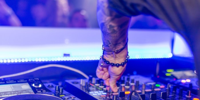 2560x1600 Download 2560x1600 Dj Mixer, Tattoo, Club Wallpapers for MacBook Pro