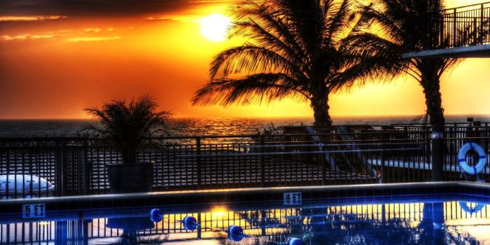 1600x1200 Sunsets: Sunset Home Pool Water Summer Sky Palm Trees Laptop