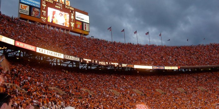 1600x1200 College Stadium - Wallpaper #45800