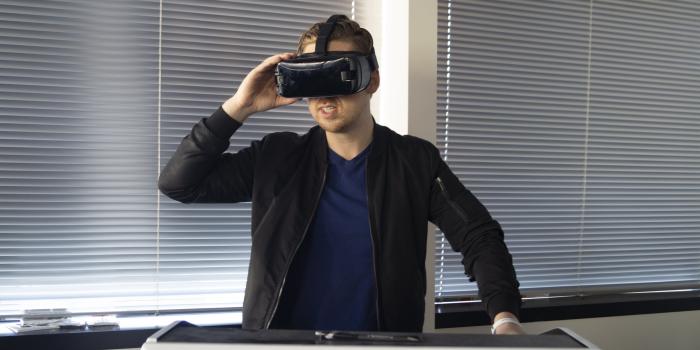 4912x2760 Man Wearing Black Jacket Holding Vr Inside The Room - Free Stock