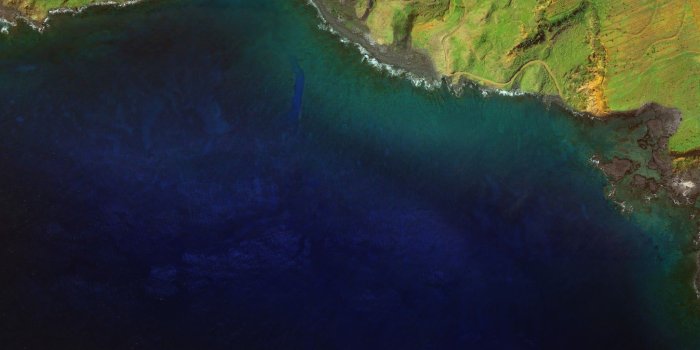 2048x1638 Android Wallpaper: Life's A Beach 2592x1565 (2718.24 KB)