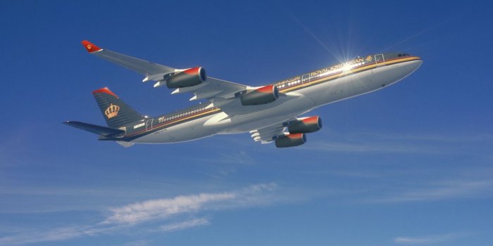 1280x1024 Embraer 195