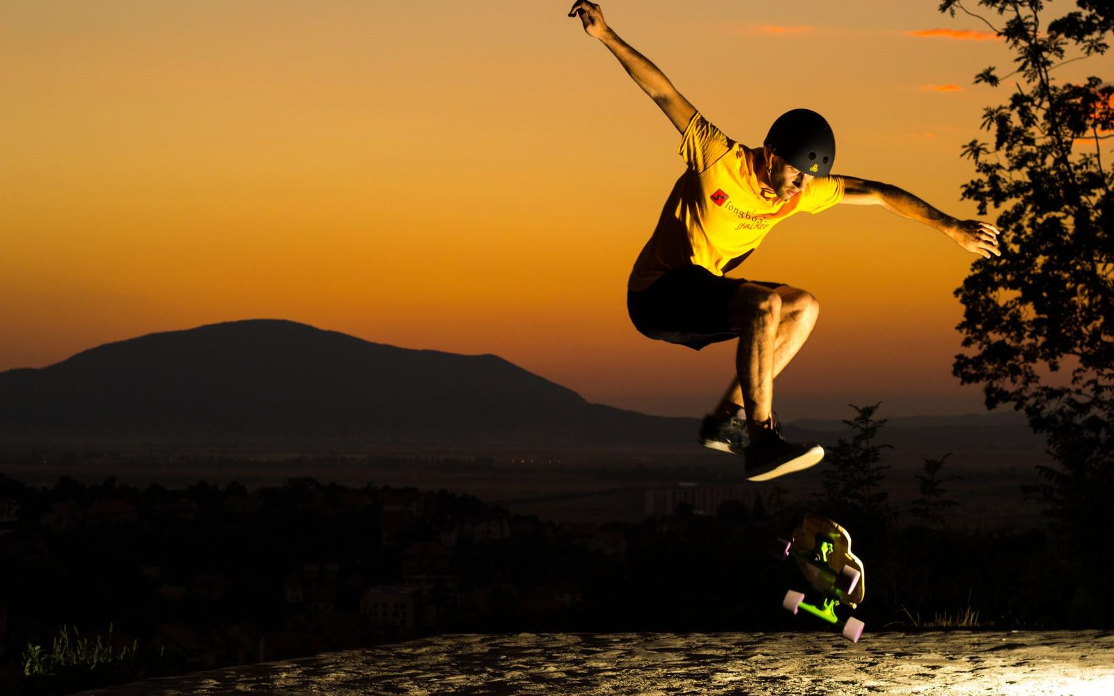 2560x1600 Cool Skateboarding Wallpaper #6782636