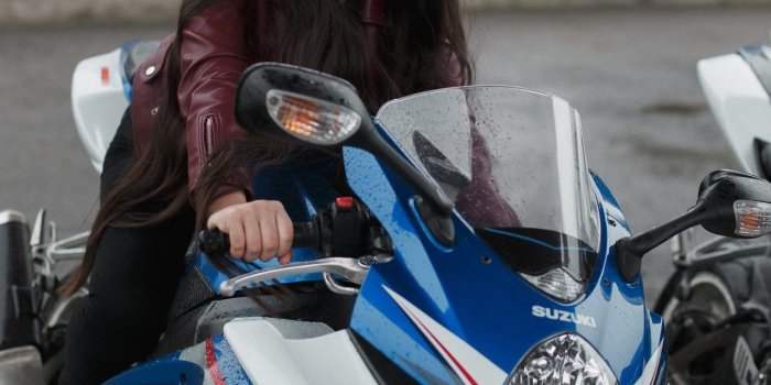 1280x1793 Blue And White Bike Girl Hd Wallpaper For Mobile - Model Girl