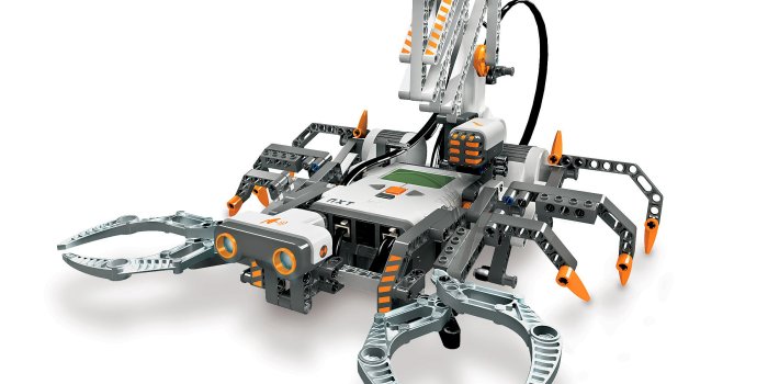 2400x2011 712076 Lego Robot Wallpapers