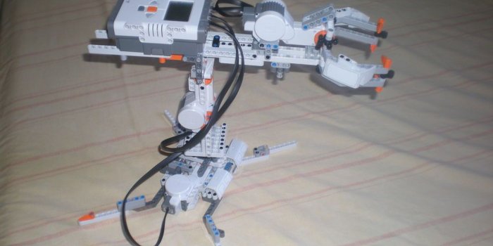 1024x768 Lego Mindstorms NXT 2.0 Grabber Arm