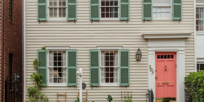 1200x800 Historic Alexandria home boasts quirky wallpaper designs, $1.3M