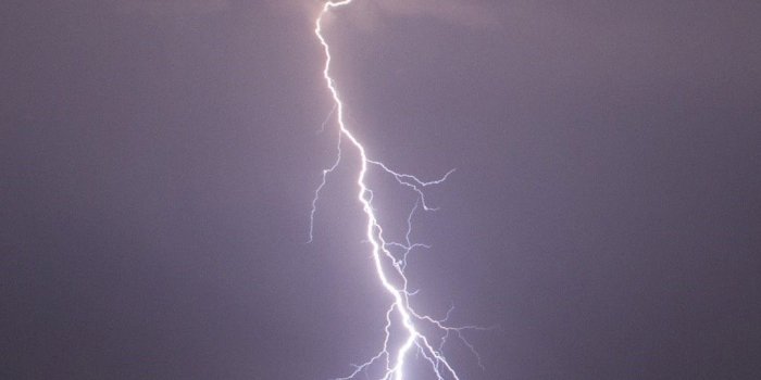 1080x1920 Lightning Vienna Nexus 5 Wallpapers Hd Download Android Desktop
