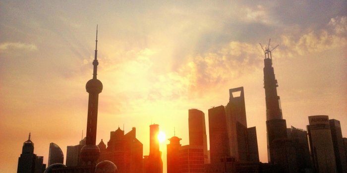 1600x1200 Thor's Running Journey Through Life: A Run at The Bund, Shanghai