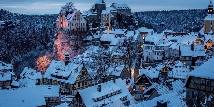 1024x768 Snow In Town wallpaper