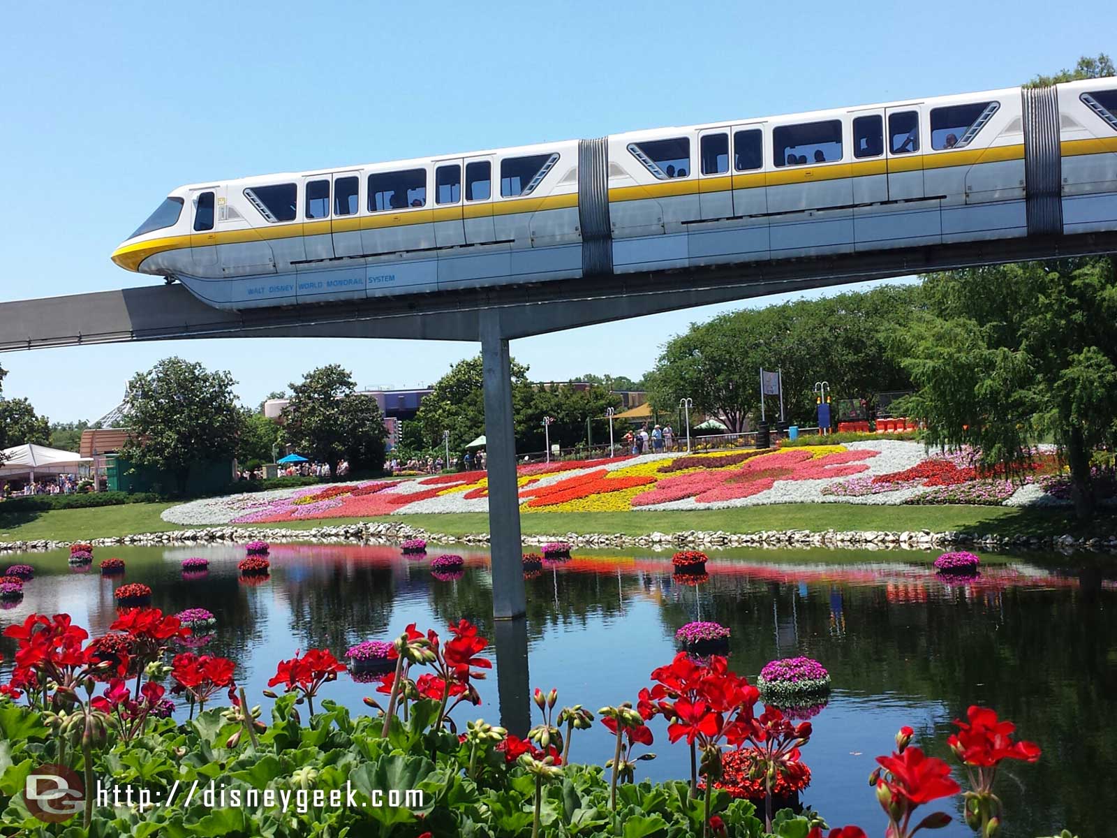 1600x1200 Monorail yellow passing by – Epcot International Flower & Garden