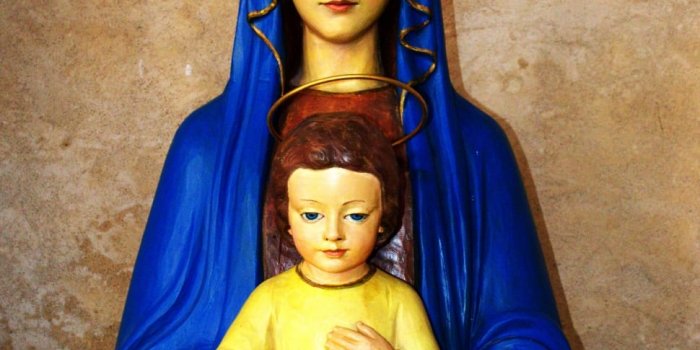 970x1463 virgin mary and baby jesus figurine free image | Peakpx