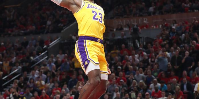 1200x1800 LeBron James: Lakers debut features dunks, highlights team's weakness
