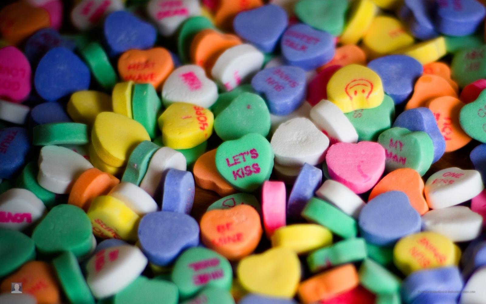 1680x1050 Let's Kiss Candy Hearts - Wallpaper #40862