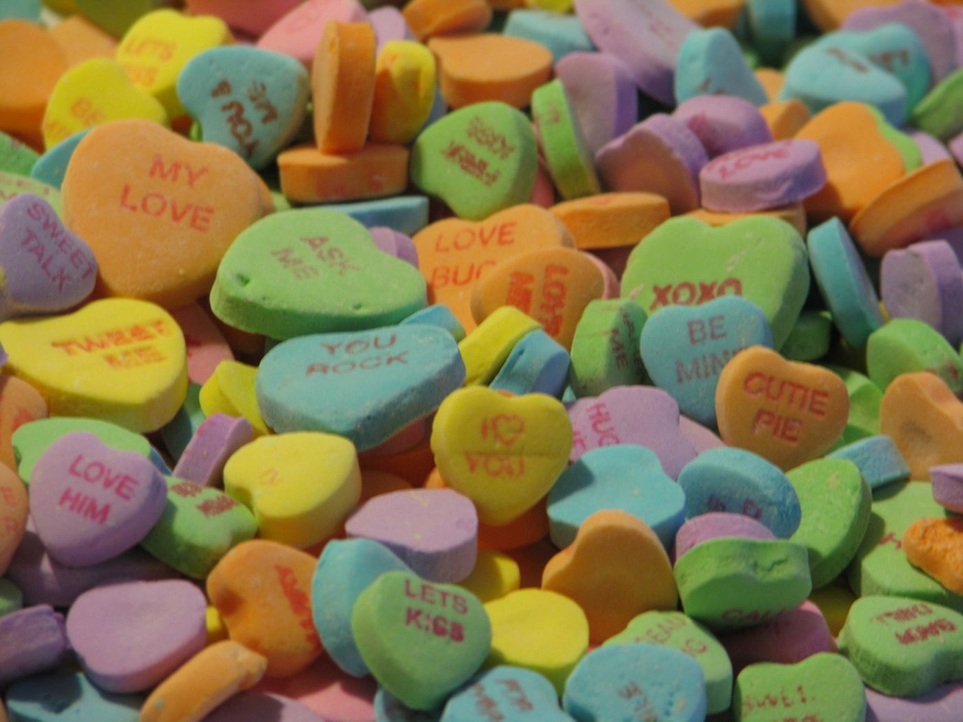 1400x1050 Where are the candy hearts? Popular Valentine's Day tradition