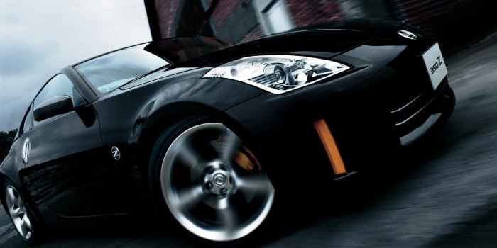 1600x900 beautiful wallpaper: Black Nissan 350Z speeding HD Wallpaper