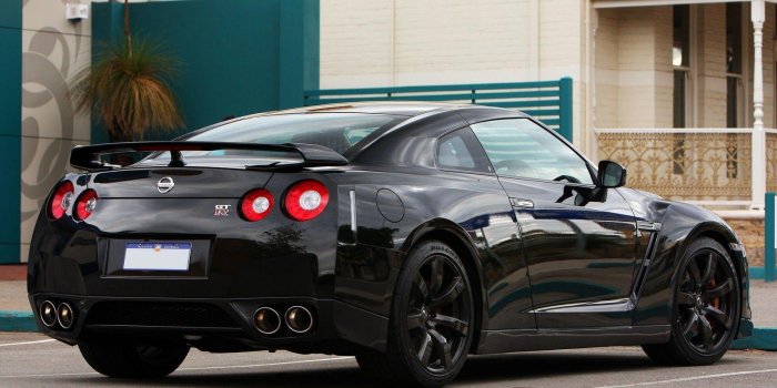 1600x924 Nissan GTR R35 black wallpaper