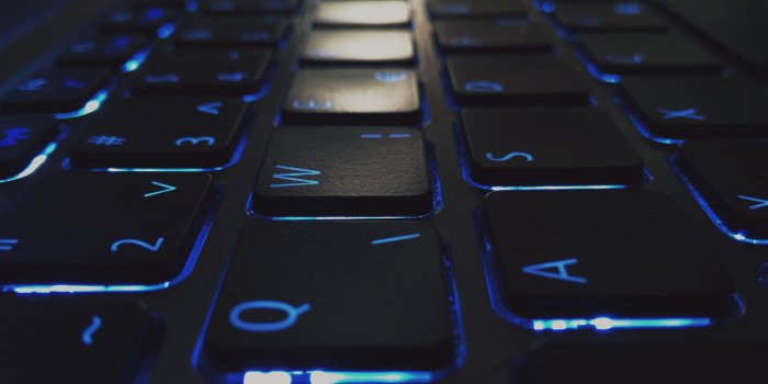 3200x2400 Black and blue computer tower, keyboards, dark, laptop HD wallpaper