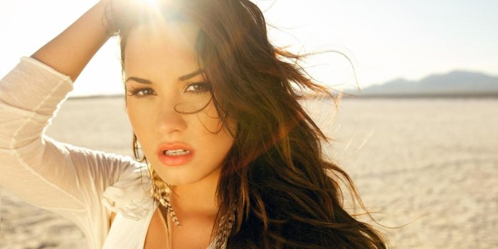 1920x1200 women demi lovato brunette face hands on head sunlight 4K HD