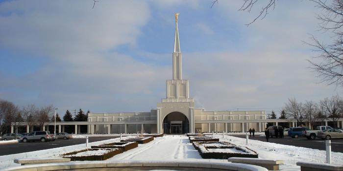 2133x1600 Toronto Ontario Temple in the Winter