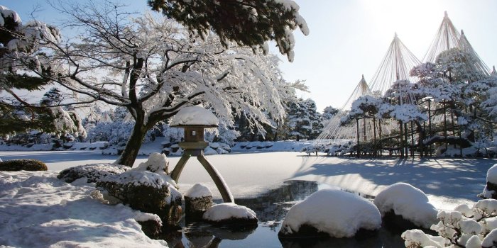 1920x1080 Thick snow on the rocks in the garden wallpaper - Nature wallpapers