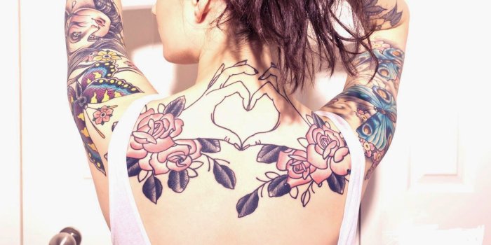 1600x1000 3D Wallpapers: Girls-flowers-on-back-tattoos.3d wallpaper