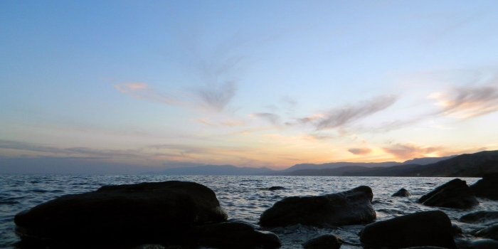 1332x850 Wallpaper sunset, beautiful clouds, Sea stones images for desktop