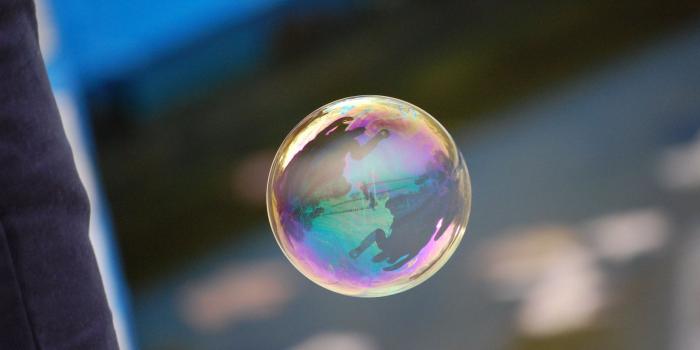 1600x1064 floating bubbles | Floating soap bubble over water | Bubbles | Soap