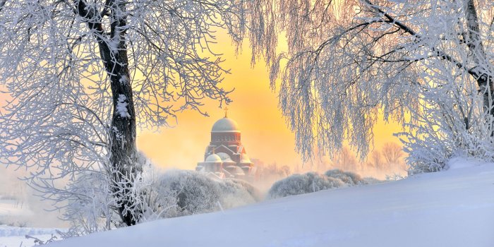 2048x1367 View of Russian Church Through Snowy Trees HD Wallpaper | Background