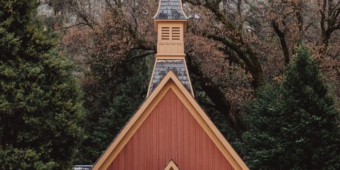 3162x4743 Snowy Burgundy Church Android Wallpaper – Wallpapers For Tech