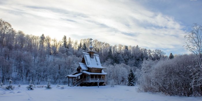 1920x1080 Small wooden church in the snowy forest wallpaper - Nature