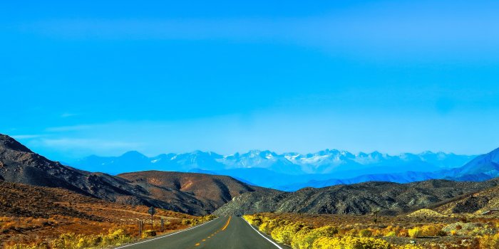 4352x2448 Road Heading Towards Mountain · Free Stock Photo