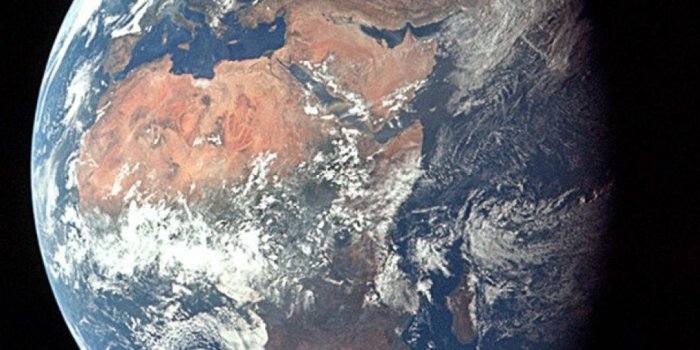 1080x1920 Original IPhone Earth 1080x1920