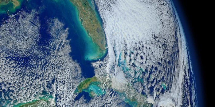 1125x2436 Blue Earth, inspired by the iPhone Xs wallpaper : iphonewallpapers