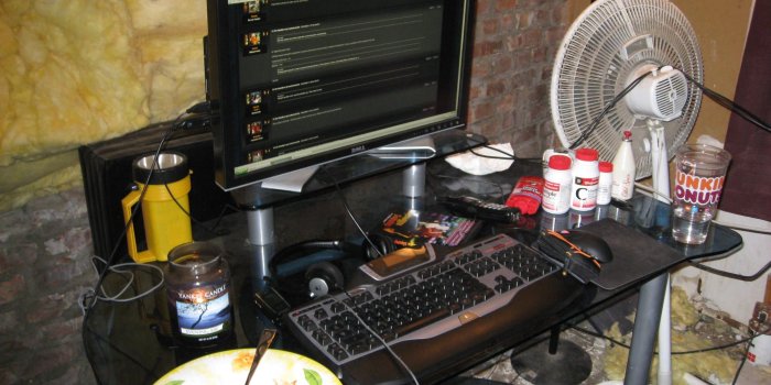 2048x1536 My old pc setup (when I was depressed) and my new one. - Album on Imgur