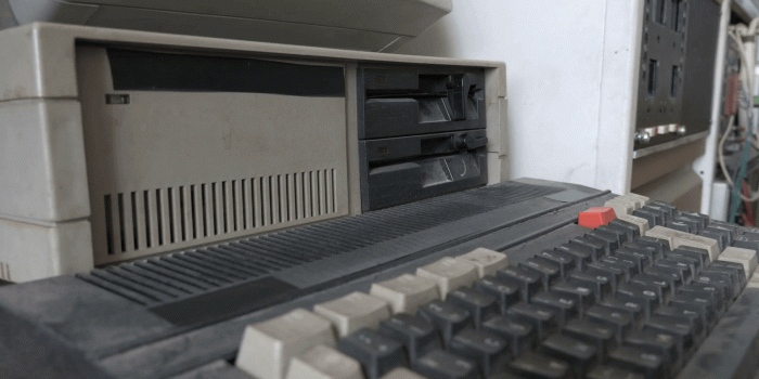 1920x1080 Old pc. The inserting and removing an old-style 5.25