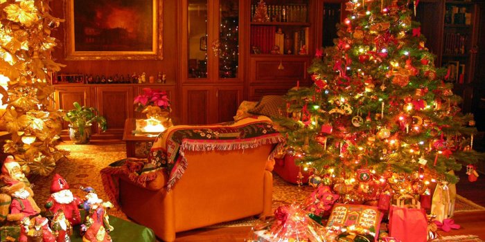 1440x900 hd widescreen christmas wallpaper classic christmas tree t2 - A