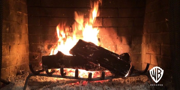 1280x720 Classic Christmas & Holiday Hd Yule Log Fireplace - Warner Bros