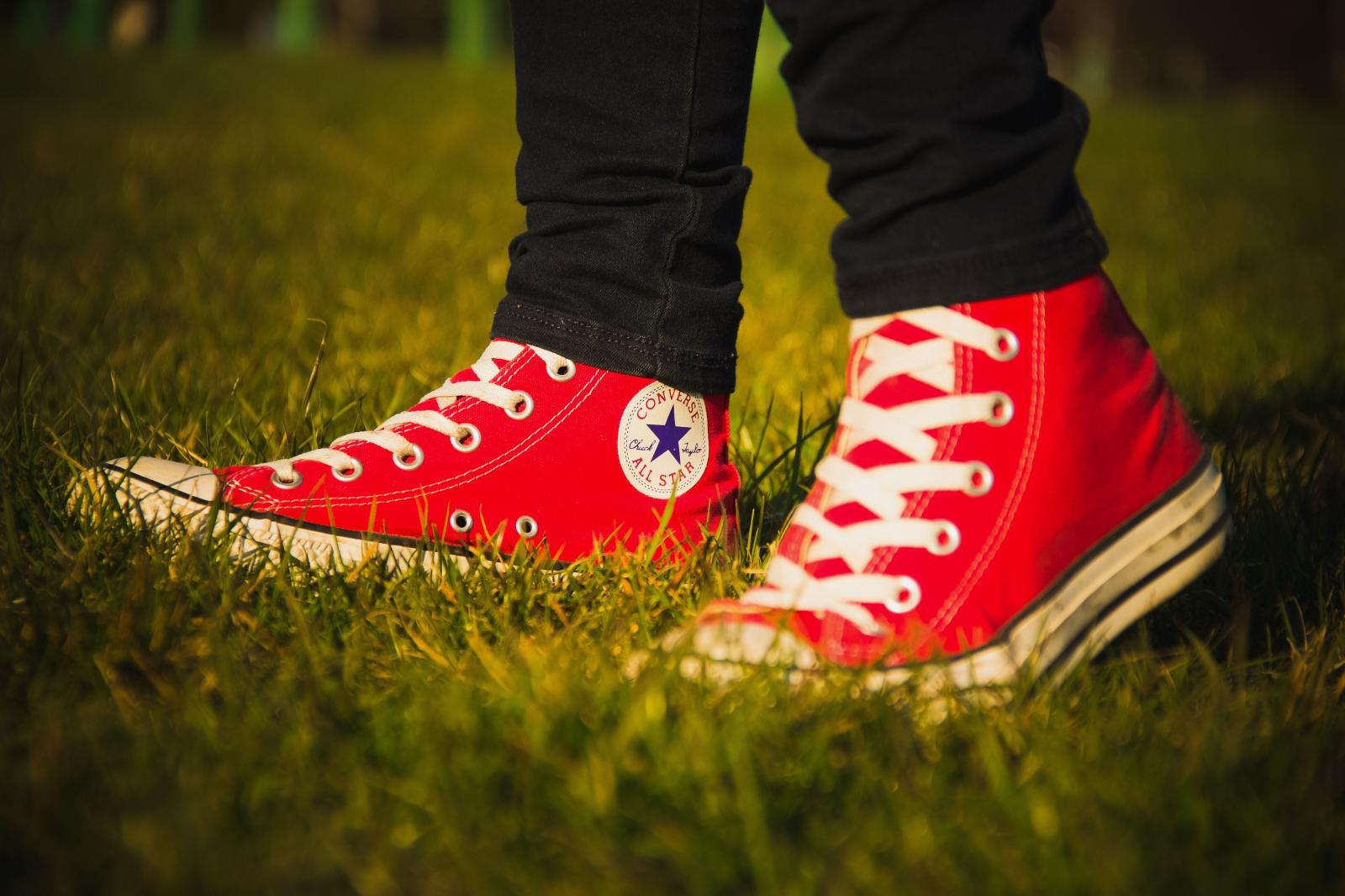 5184x3456 Converse, All Star, Logo, Red, Shoes, grass, red free image | Peakpx