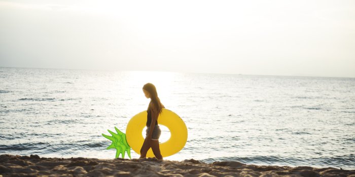 3840x2400 Girl Walking On The Beach WIth a Pineapple Float widescreen