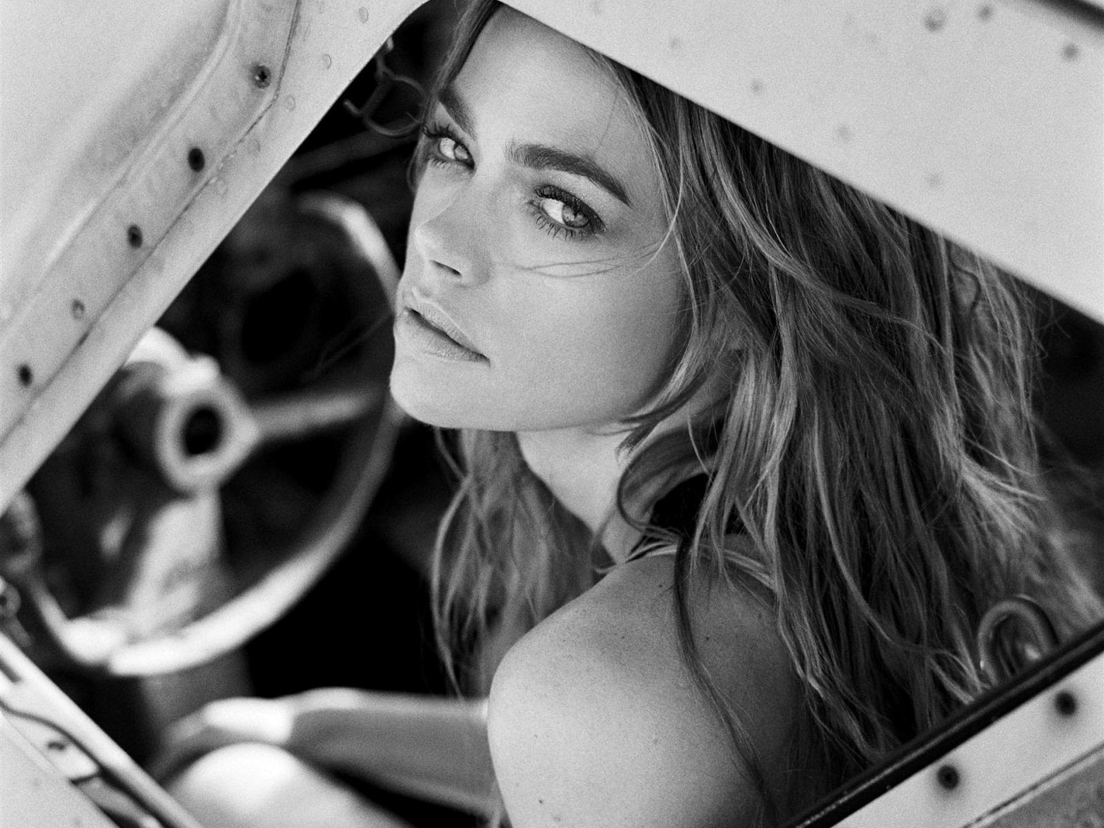 1920x1440 Denise Richards Wallpaper | 1920x1440 | ID:1846