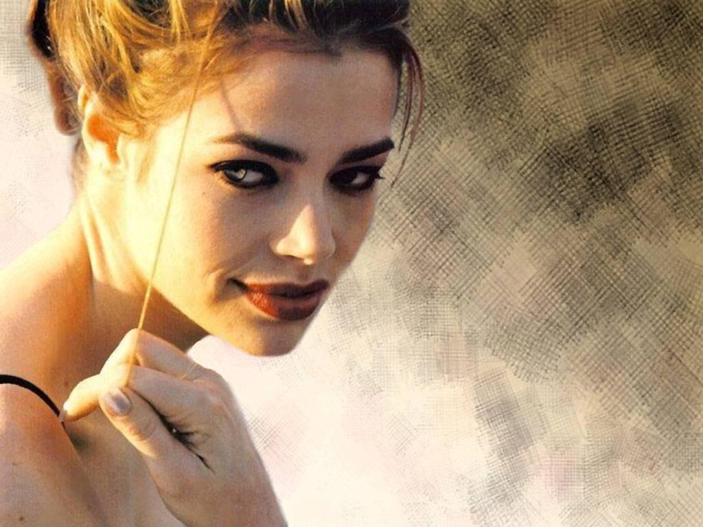 1024x768 Download HD Wallpaper Celebrity Denise Richards Wallpaper HD FREE