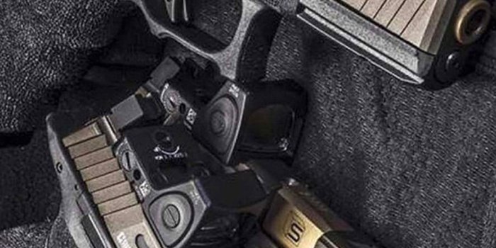 887x1920 Supreme Wallpaper