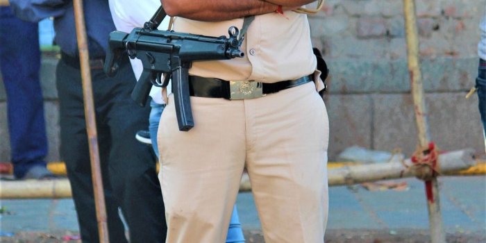 1080x1920 Indian Police Officer Hd Wallpaper Joshview Co - Indian Police Pic