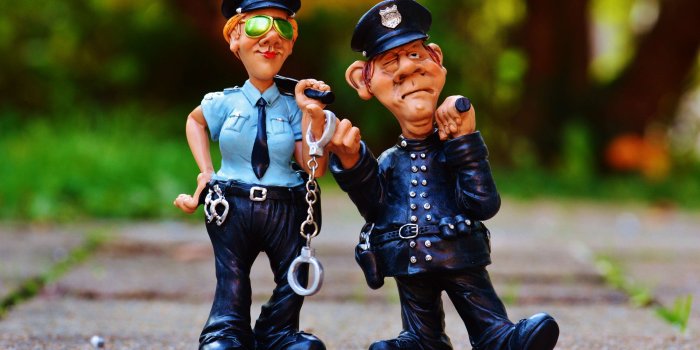 3840x2553 3015015 batons, cops, figurines, handcuffs, miniature, police 4k