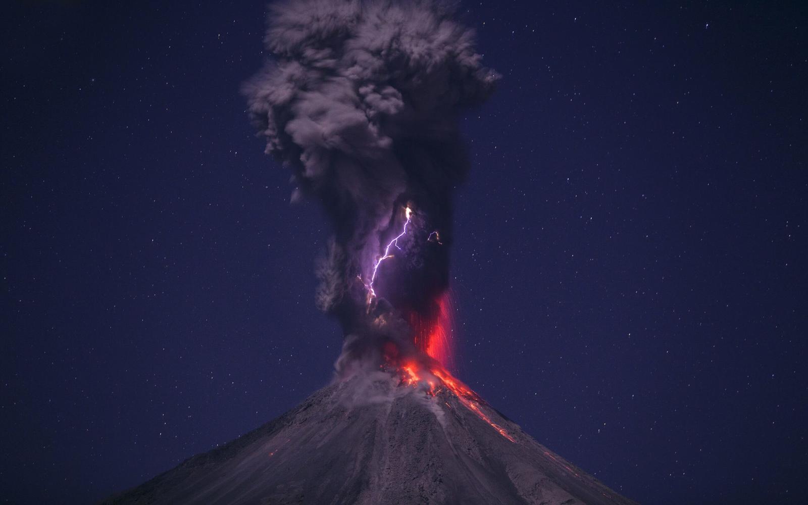 2560x1600 64+ Volcanic Lightning Wallpapers on WallpaperPlay